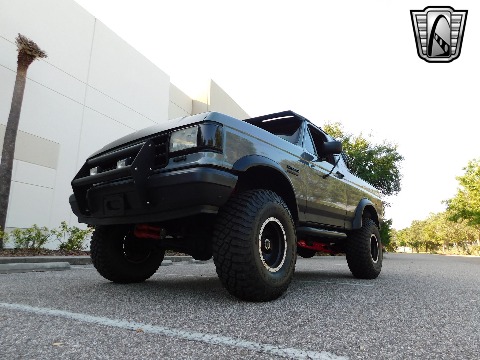 1991 Ford Bronco image 25