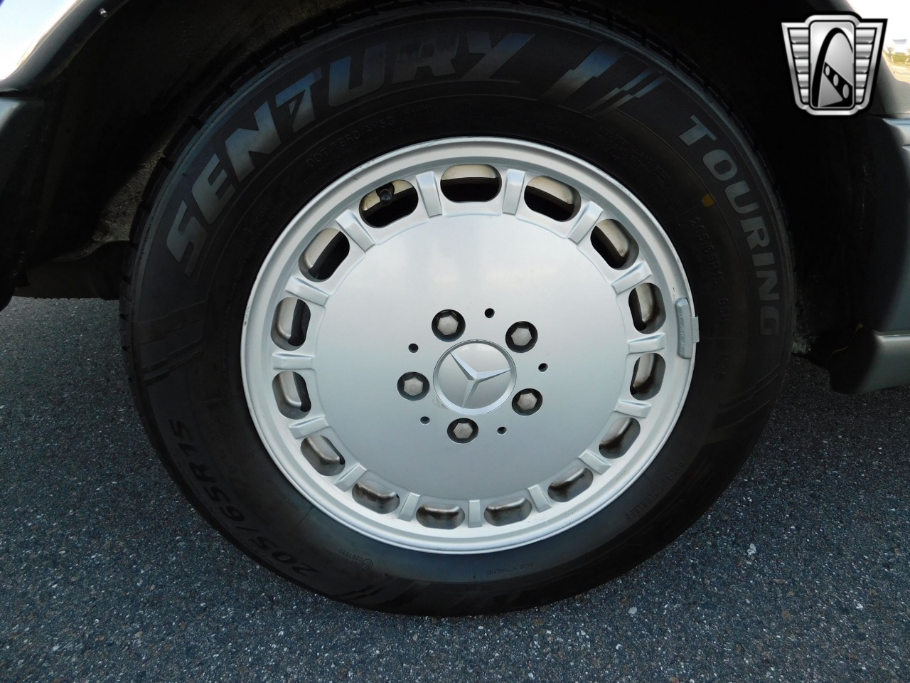 1990 Mercedes-Benz 300 68