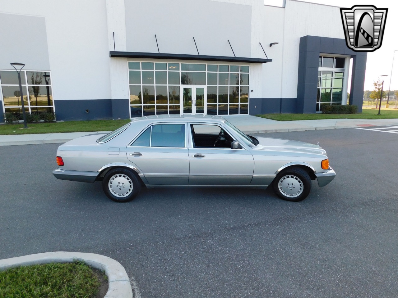 1990 Mercedes-Benz 300 28