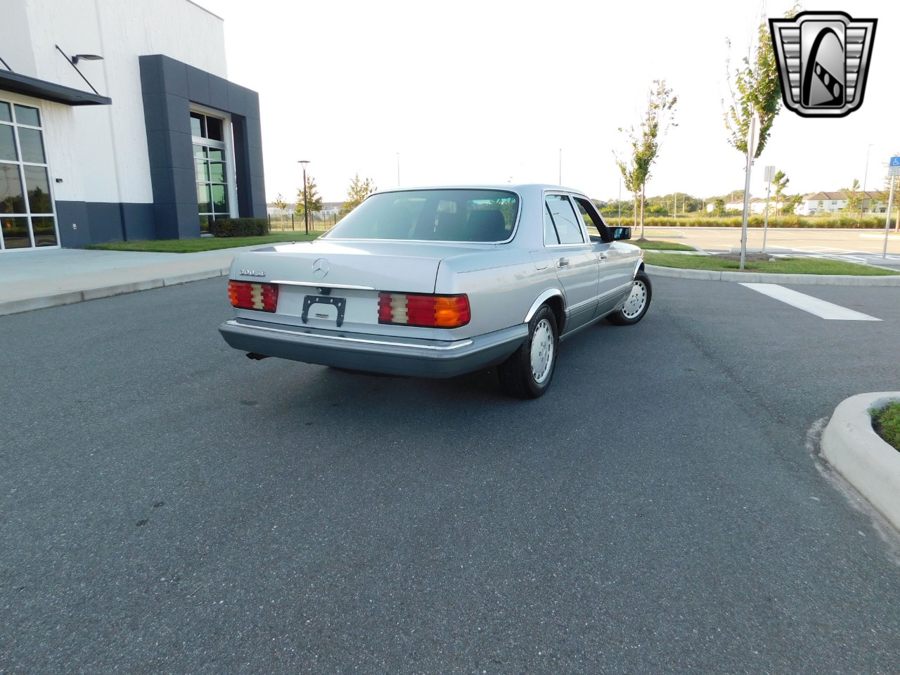 1990 Mercedes-Benz 300 29