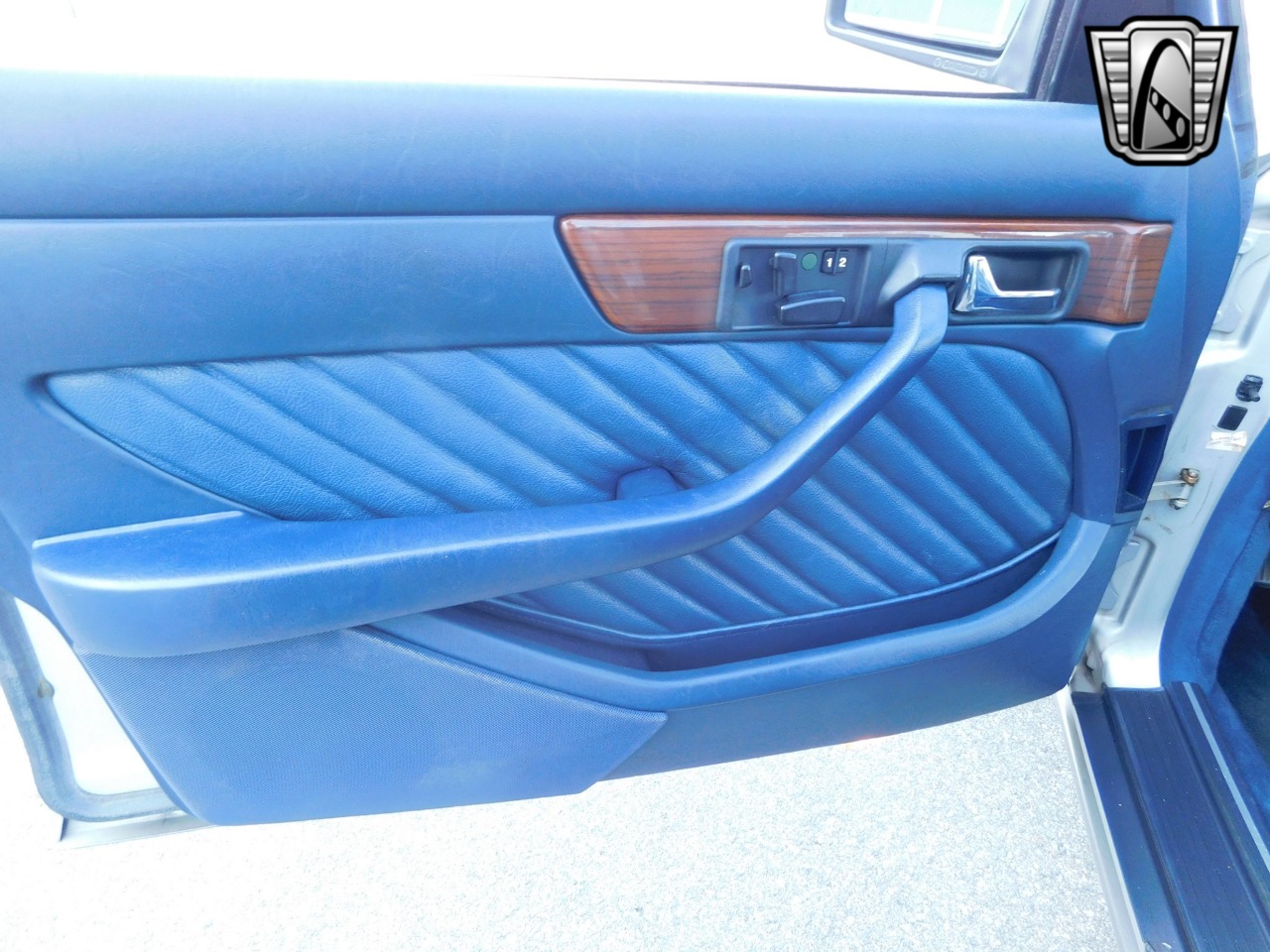 1990 Mercedes-Benz 300 79