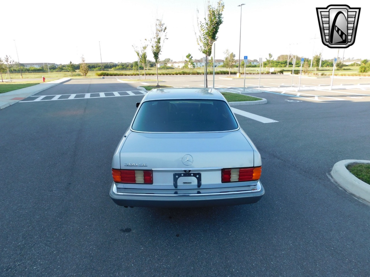 1990 Mercedes-Benz 300 32