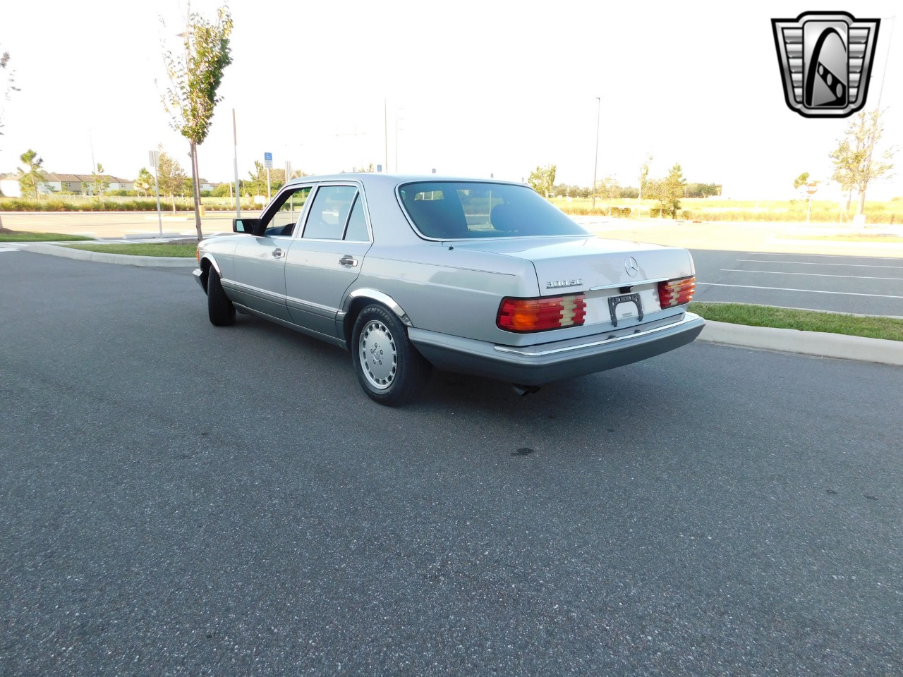 1990 Mercedes-Benz 300 33