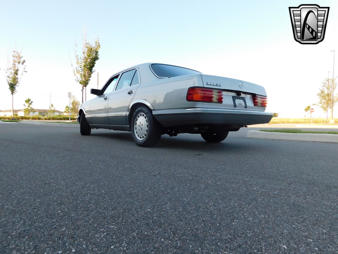 1990 Mercedes-Benz 300 34