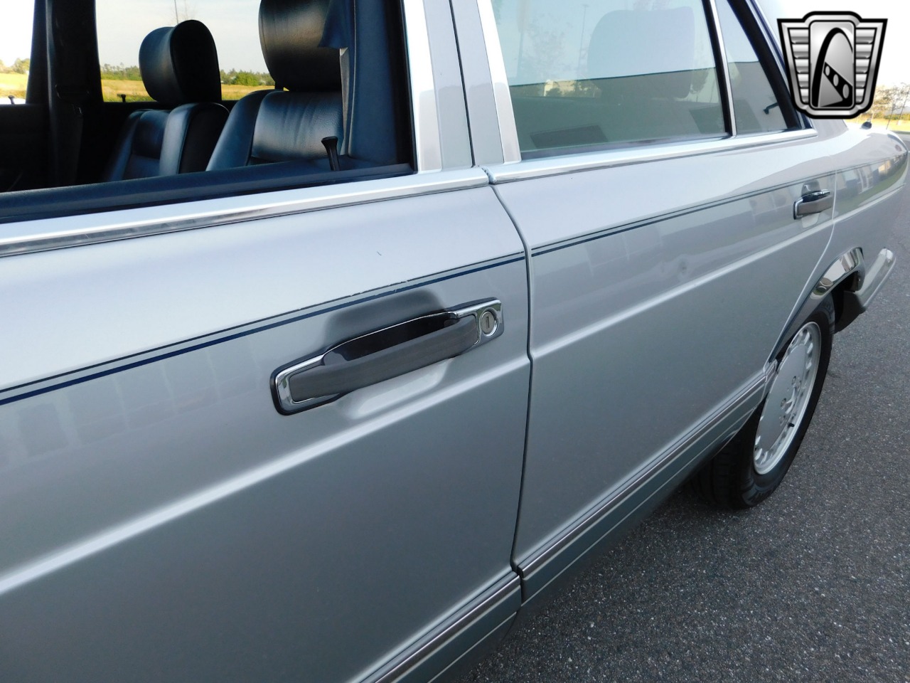 1990 Mercedes-Benz 300 38