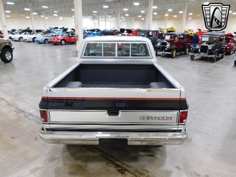 1985 Chevrolet K10 image 13