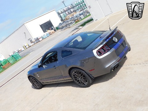 2014 Ford Mustang image 12