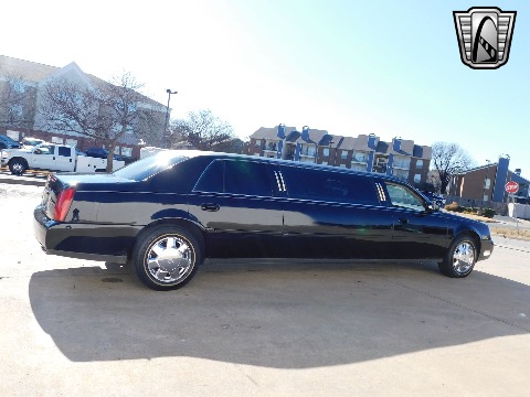 2004 Cadillac DeVille image 8