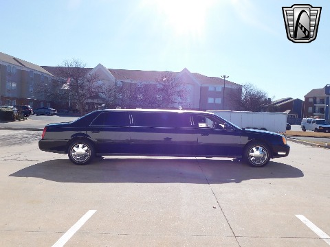 2004 Cadillac DeVille image 9