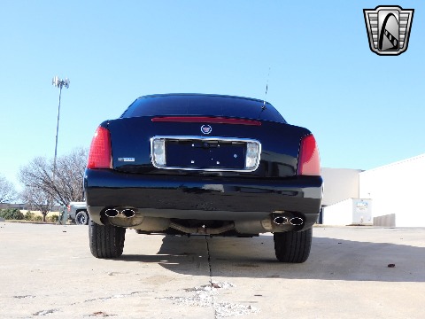 2004 Cadillac DeVille image 16