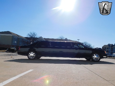 2004 Cadillac DeVille image 18