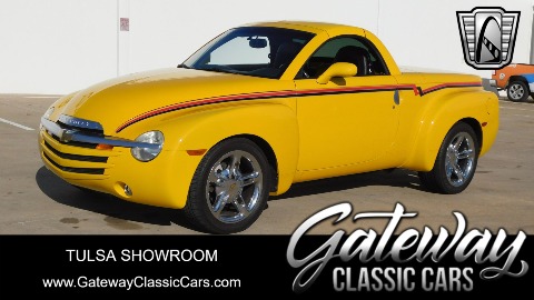 2004 Chevrolet SSR image 1