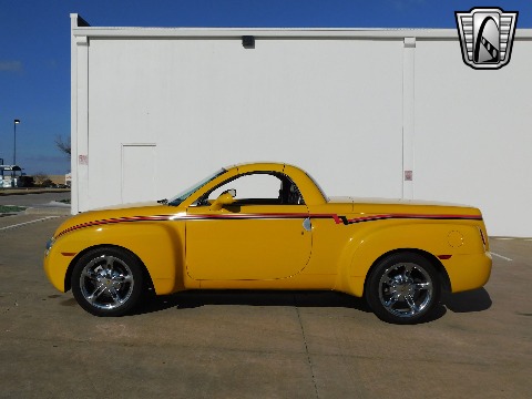 2004 Chevrolet SSR image 3