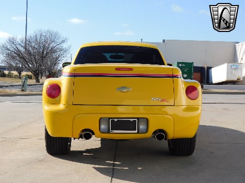2004 Chevrolet SSR image 6