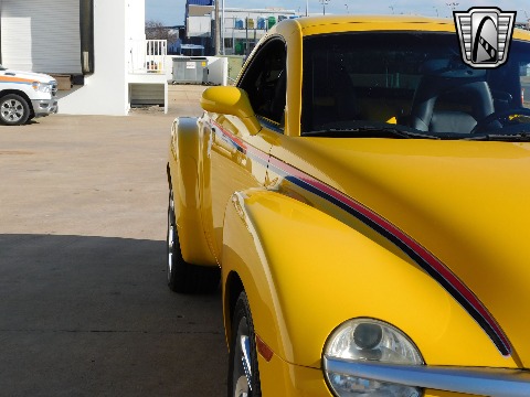 2004 Chevrolet SSR image 32