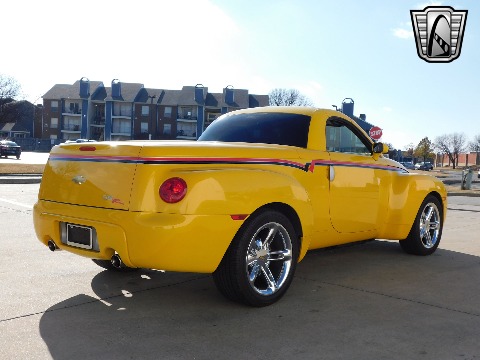 2004 Chevrolet SSR image 7