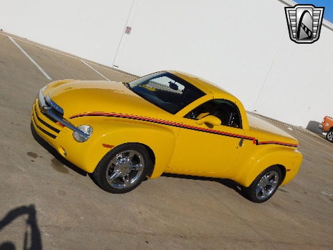 2004 Chevrolet SSR image 11