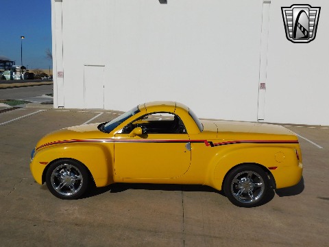 2004 Chevrolet SSR image 12