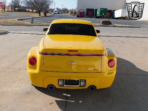 2004 Chevrolet SSR image 14