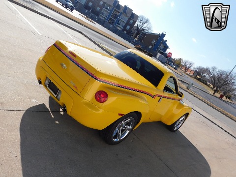 2004 Chevrolet SSR image 15