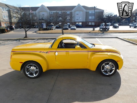 2004 Chevrolet SSR image 16