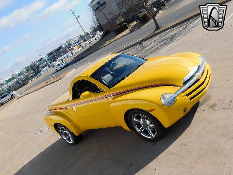 2004 Chevrolet SSR image 17