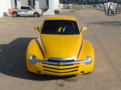 2004 Chevrolet SSR image 18