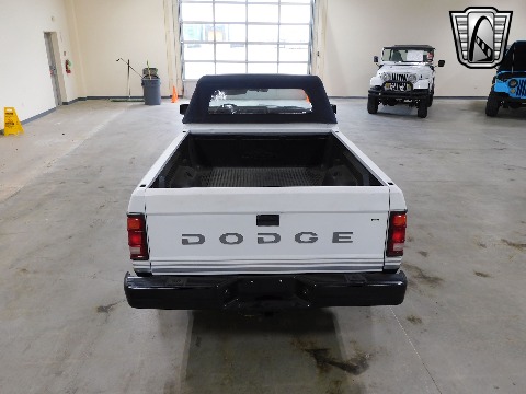 1989 Dodge Dakota image 13